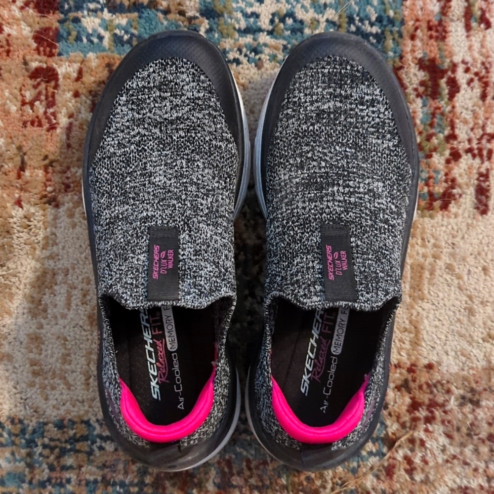 Sketchers D'Lux Walker slip-on shoes